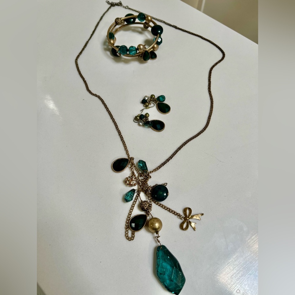 3 piece emerald & gold charms set
